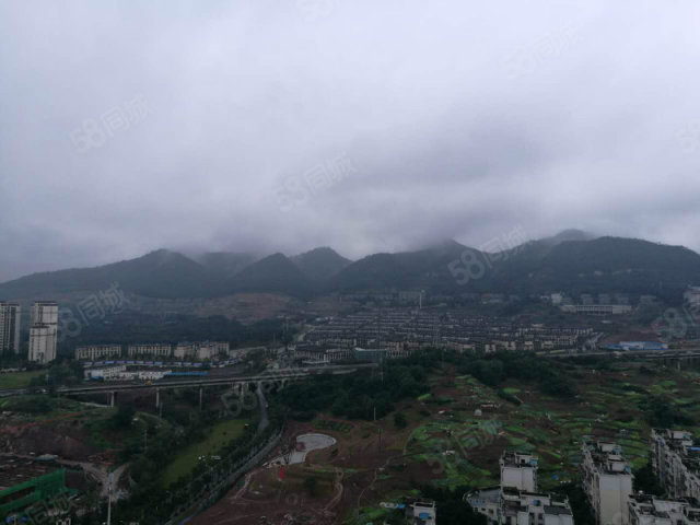 【5图】学区房 都鱼洞二小 紧邻轻轨车站 农贸