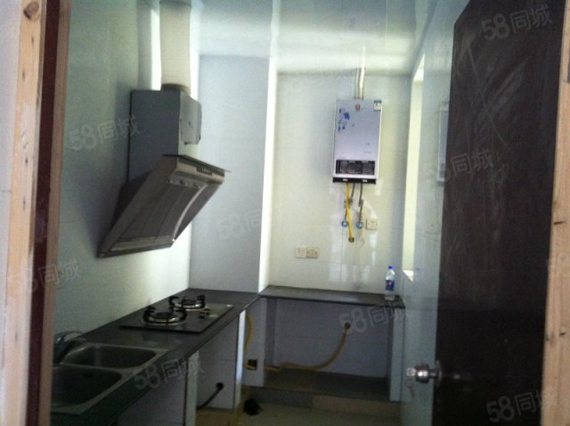 【6图】有门 马桶 水管都安装好!房东 租,店内有