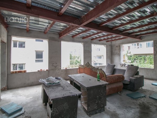 【6图】翠泉别墅 联排边户 土地税已经交完 前