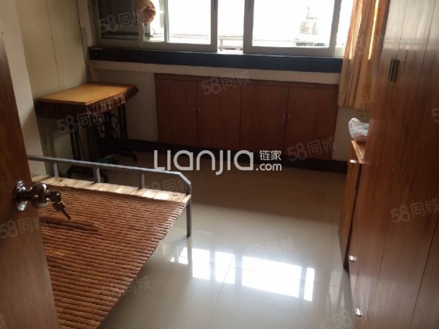 【8图】宝岗大道 龙田西街口机电宿舍 楼梯两