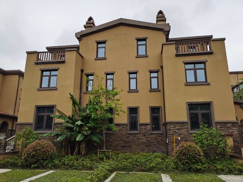 上海湾一线湖景双拼别墅,躺在卧室纵览淀山湖全景.