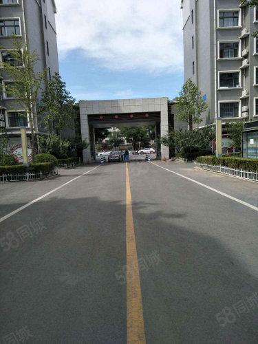 侯家豪璟名苑
