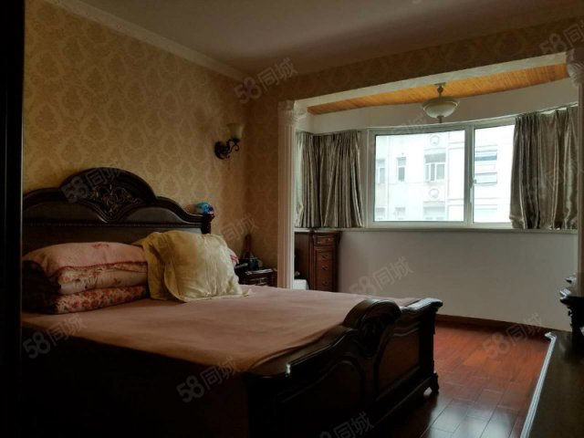 【6图】百家湖巴黎城地铁三号线豪装跃层5房