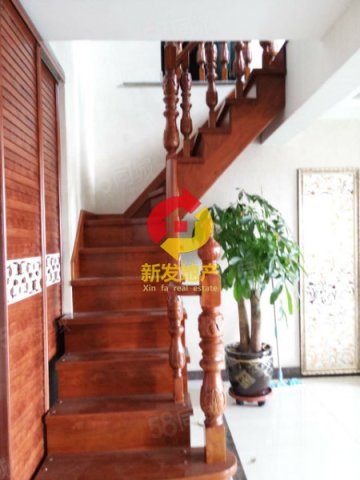 缺跃三层空中大别墅建筑面积88平使用面积23