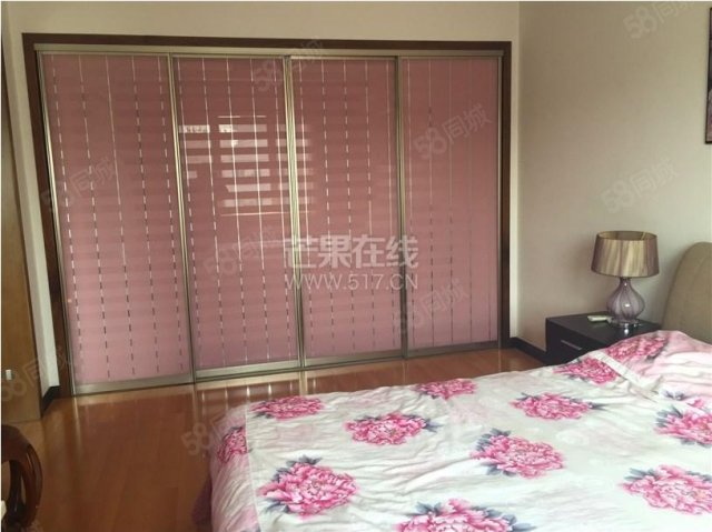 黄河大街 乐购后身圣康家园 顶楼带花园 装修好