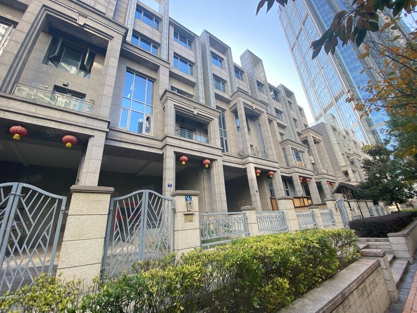 70年产权联排别墅世纪江尚内环繁华地段一线看江毛坯一套