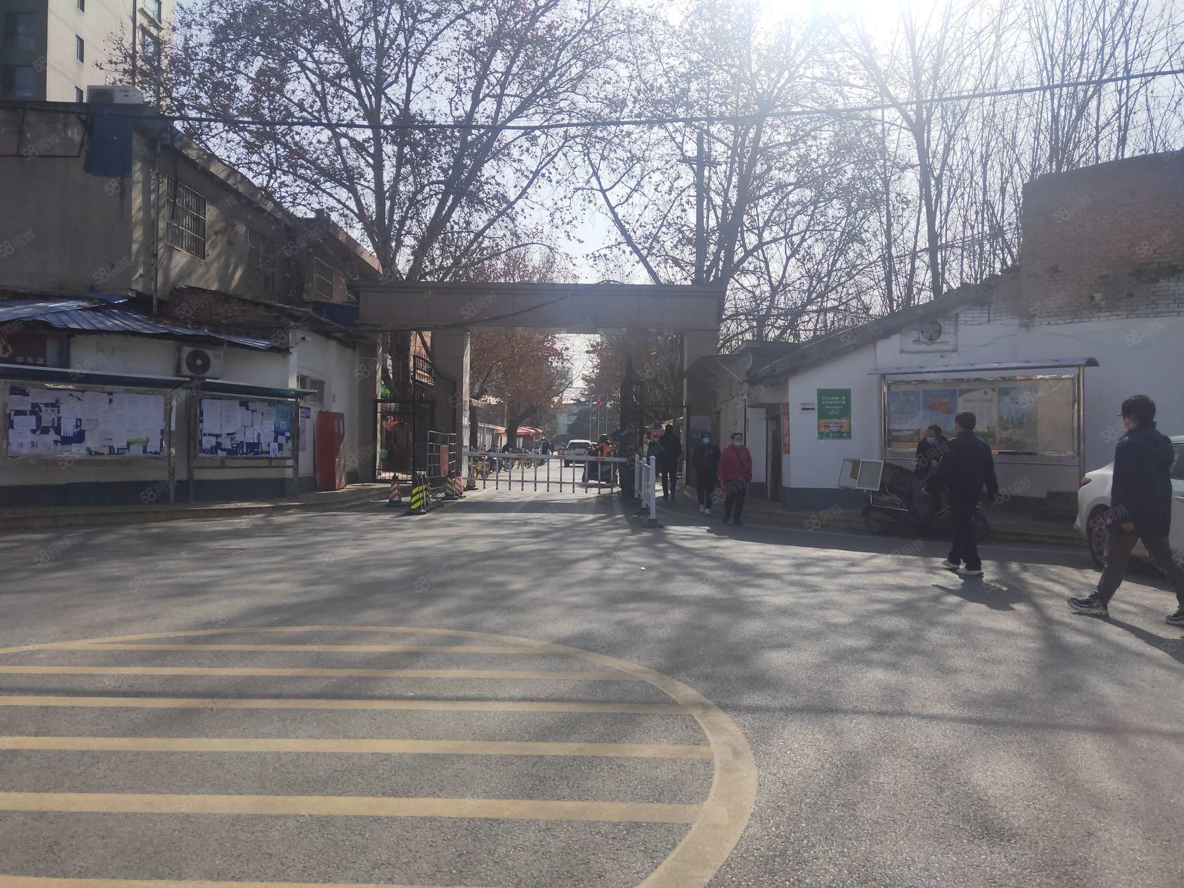 城西 远东二小二中 中航工业西控甲楼大院 两室一楼 看房方便