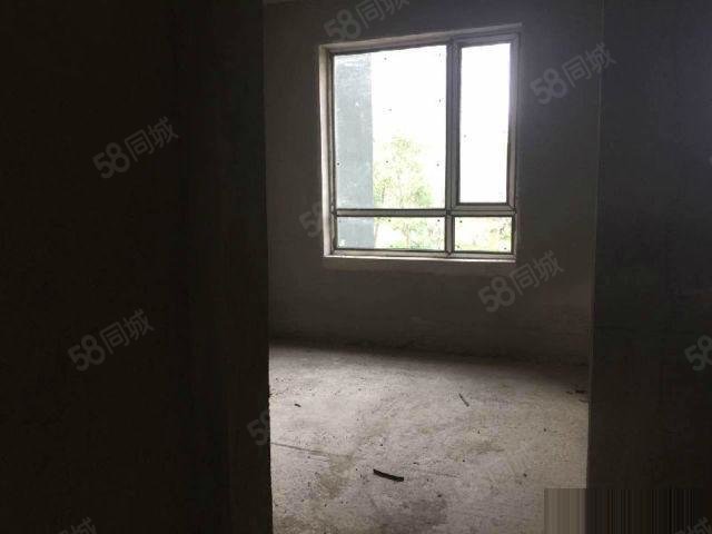 稀缺别墅 买两层赠一层 价格包含地下双车位 地