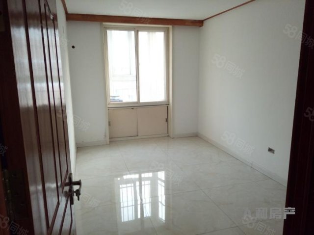 【7图】胶州香港花园 婚装未住 看房方便 封闭