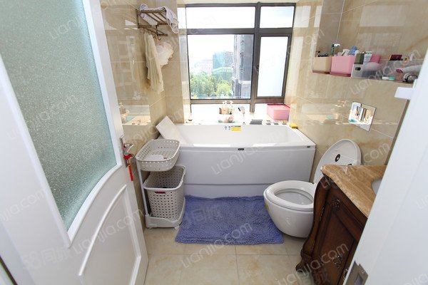 【10图】河滨围城位置复式3+1室 精装修、房