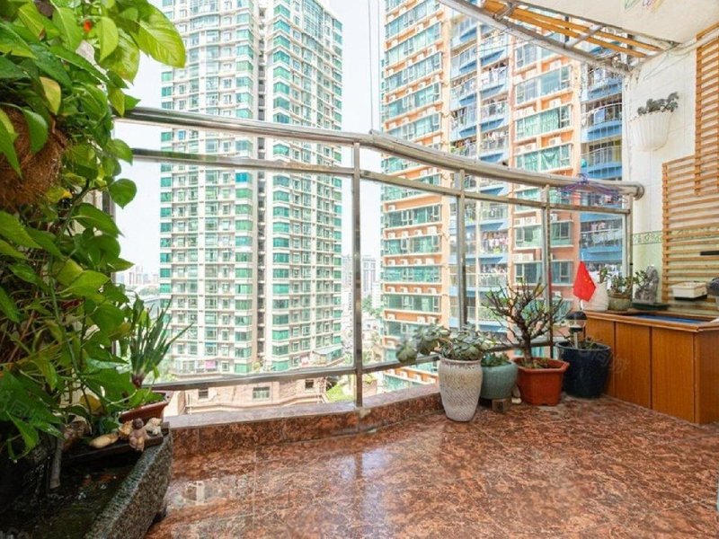 港田花园 东南朝向 3室 方正实用 满5 年