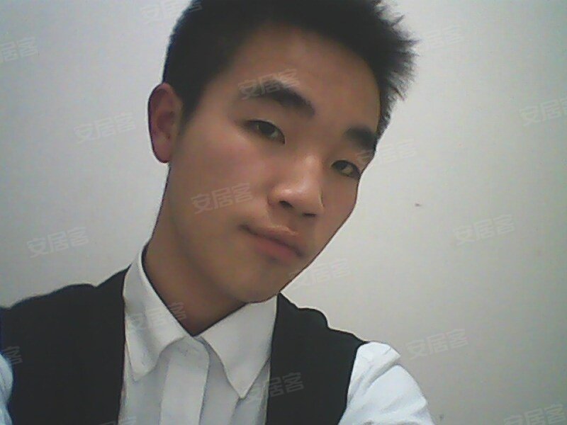 张伟生活照 - 领航者房地产 周浦店