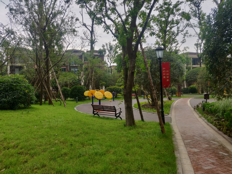 三利麓山城蔚然集