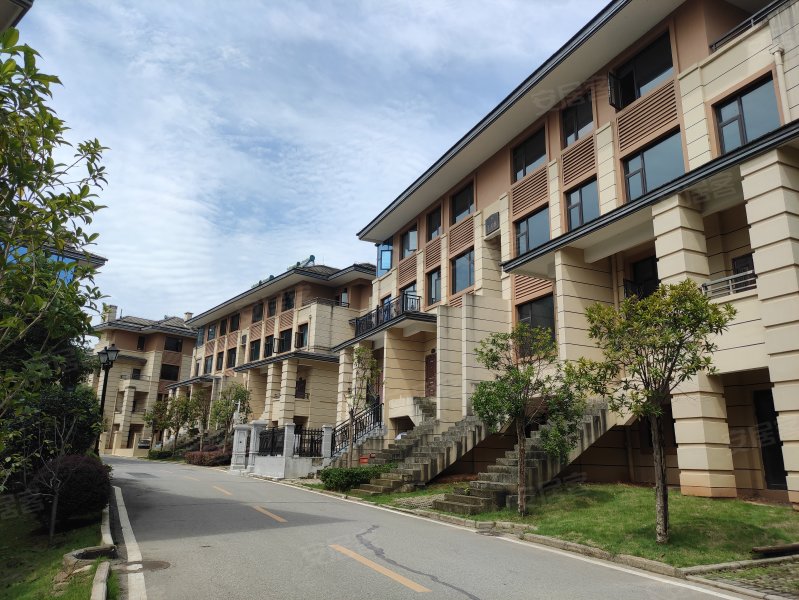 麓山温泉小镇
