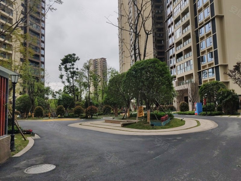 三利麓山城蔚然集