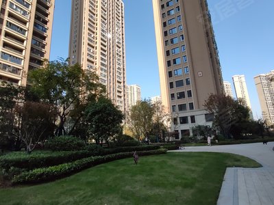 武汉房产网>武汉小区>江岸小区>后湖小区>融创融公馆(一期)>400_300