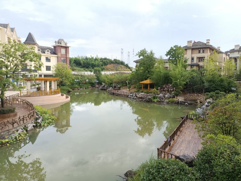 麓山温泉小镇