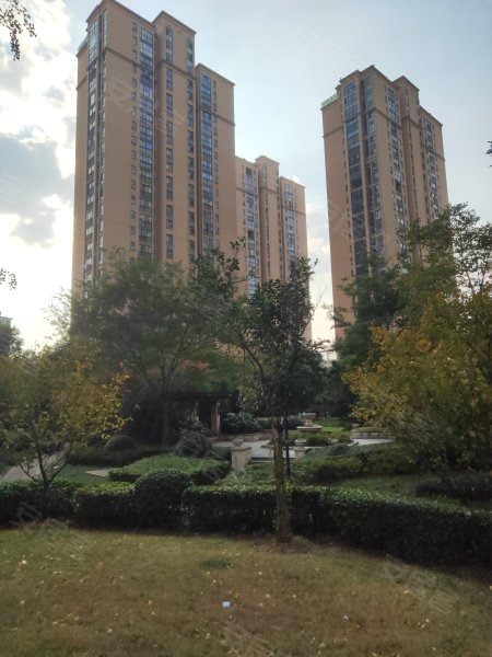 绿都万和城(三区)