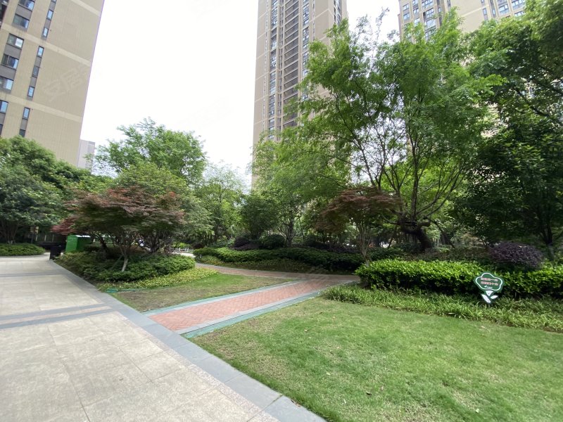 武汉市江岸区连湖路(尚都一品西区西南侧约50米-武汉融创公园壹号