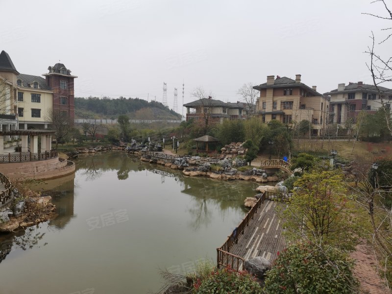 麓山温泉小镇