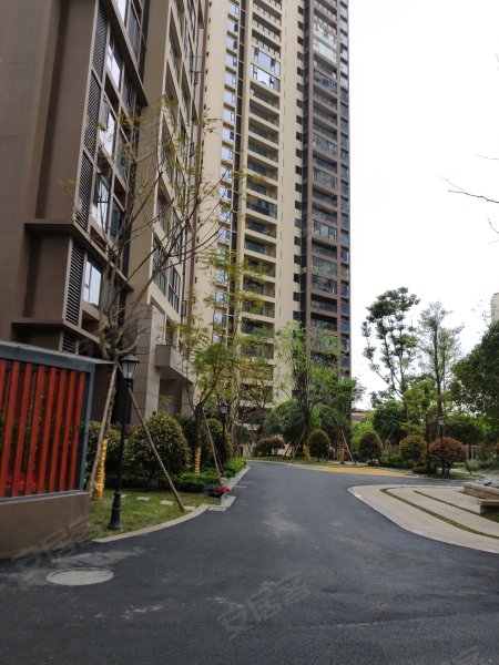三利麓山城蔚然集