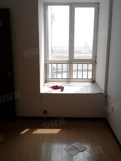 【多图】欧美小镇四期 满五年 中等装修 金角户