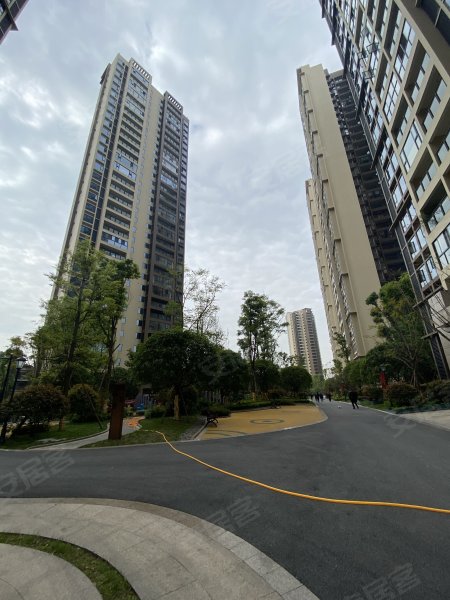 三利麓山城蔚然集