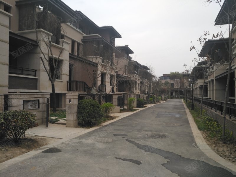丽彩溪岸庄园(别墅)