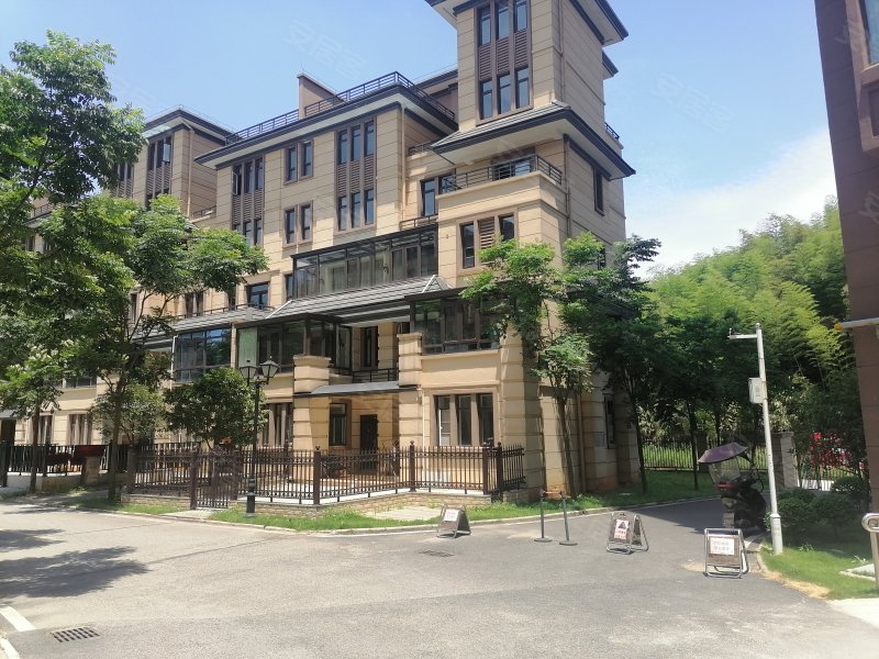 麓山温泉小镇