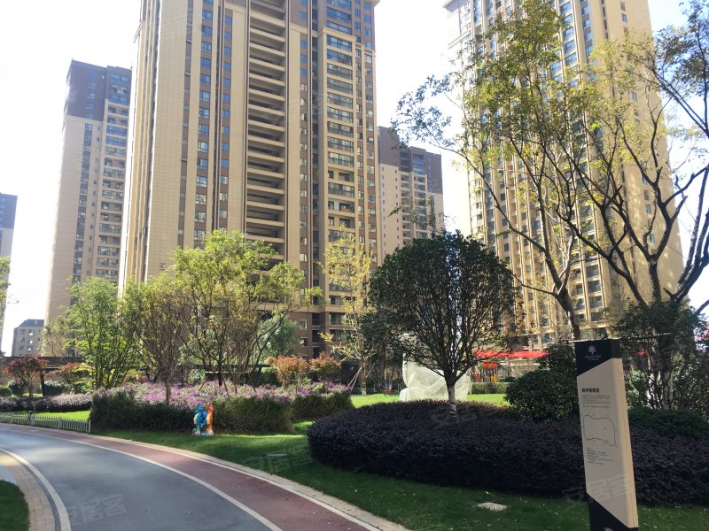 蓝光水岸公园