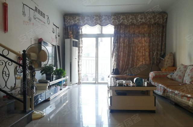 周邊稍近些的小區如城建琥珀五環城