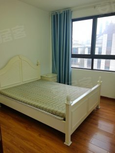 花园洋房4室1厅1卫。拎包入住。