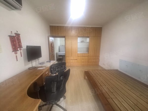 粮食局大院对面_芜湖路134号小区_1室1厅1卫__拎包入住