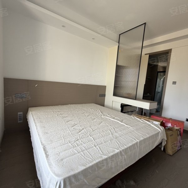 次新小区，业主装修准备自住的，家电可以配齐，诚心出租