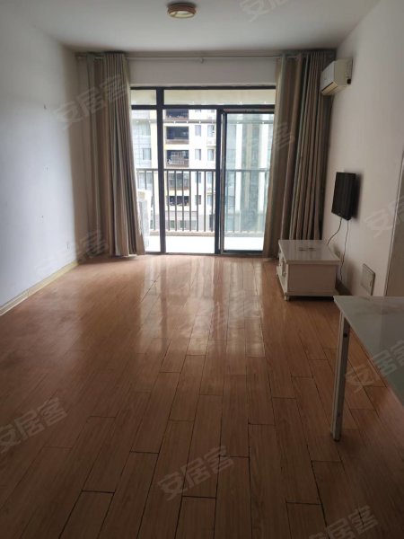 和昌中央城邦_整租三室一厅家具家电齐全_拎包入住