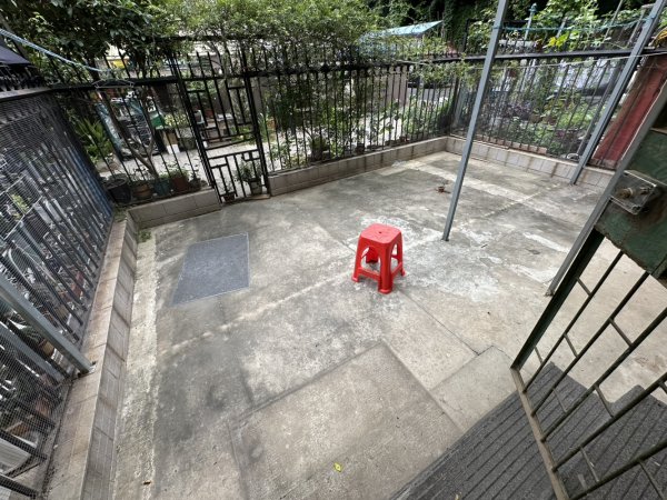省委大院_带供暖_一楼带大院子_两室朝南_陪读优先