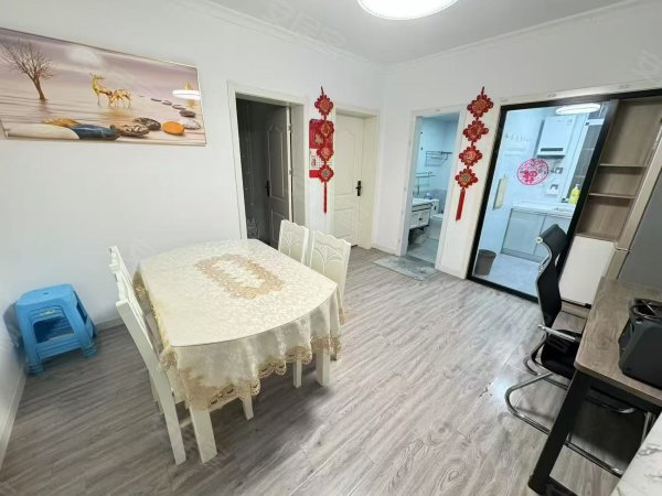 恒大38中校区旁红旗村，21，家电全，1550元三楼精装