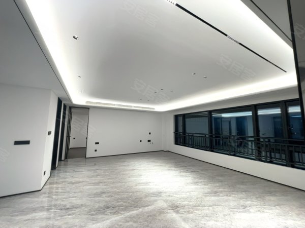 近政务绿地国贸__中央空调_2卫__采光绝_干净整洁_密码锁
