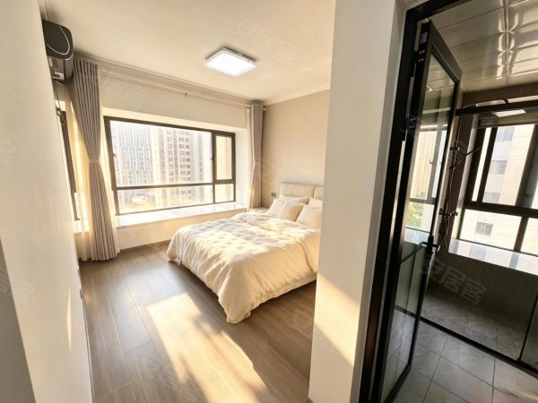 近万象城银泰in77奥体！可短租民用水电押一付一无杂费无中介