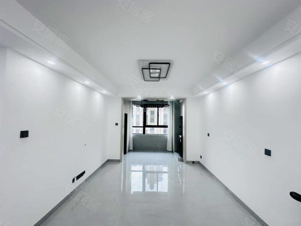 全屋定制衣柜~瓷砖地面~城市广场精装三房~交通生活便利