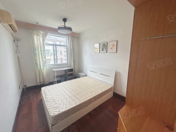 环东小区朝南主卧！小单间！可以短租押一付一！拎包入住随时看房