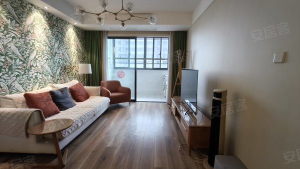 港澳广场附近精装修两室拎包入住，急租，看房方便