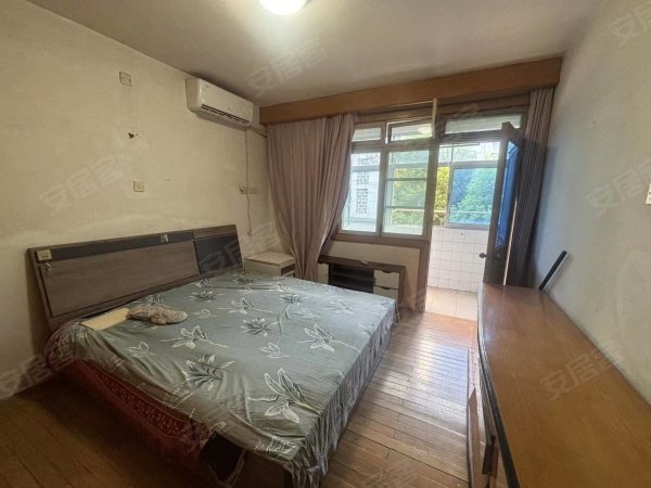 三楼，省儿童医院对面，两室一厅，家电家具齐全，看房方便