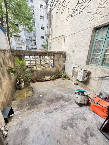 一楼带院子，燃气热水器，岳西新村2室1厅1卫精装修家电齐全