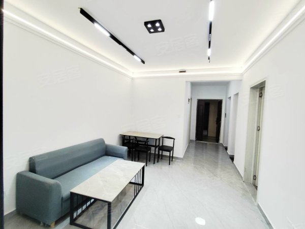 地铁口精装修包物业可短租可月付家电齐全随时看房拎包入住