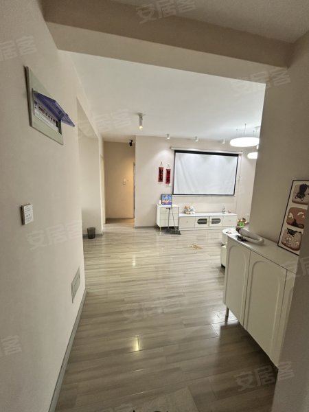 通联家园精装修两室一厅