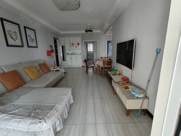 保利罗兰春天_通风好_精装修_3室2厅1卫