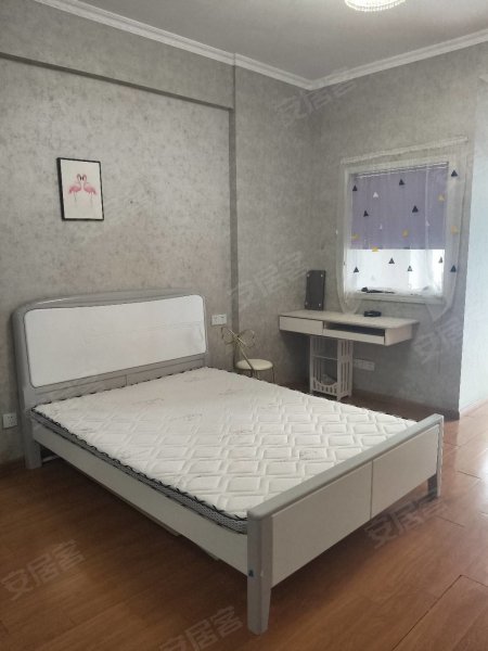 信达西山银杏6号线地铁口