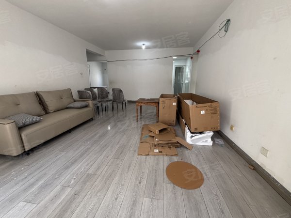 热_滨湖瑞园_边户拎包入住_看房方便_位置好_电器齐全。