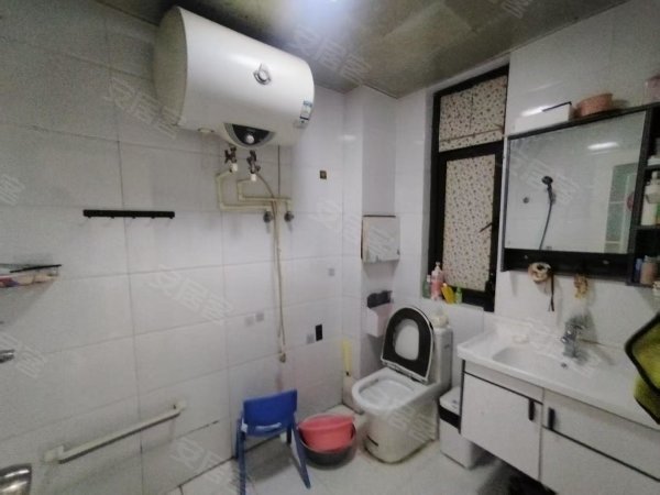 万象汇城隍庙商圈，生活便利，5号线地铁站，交通方便